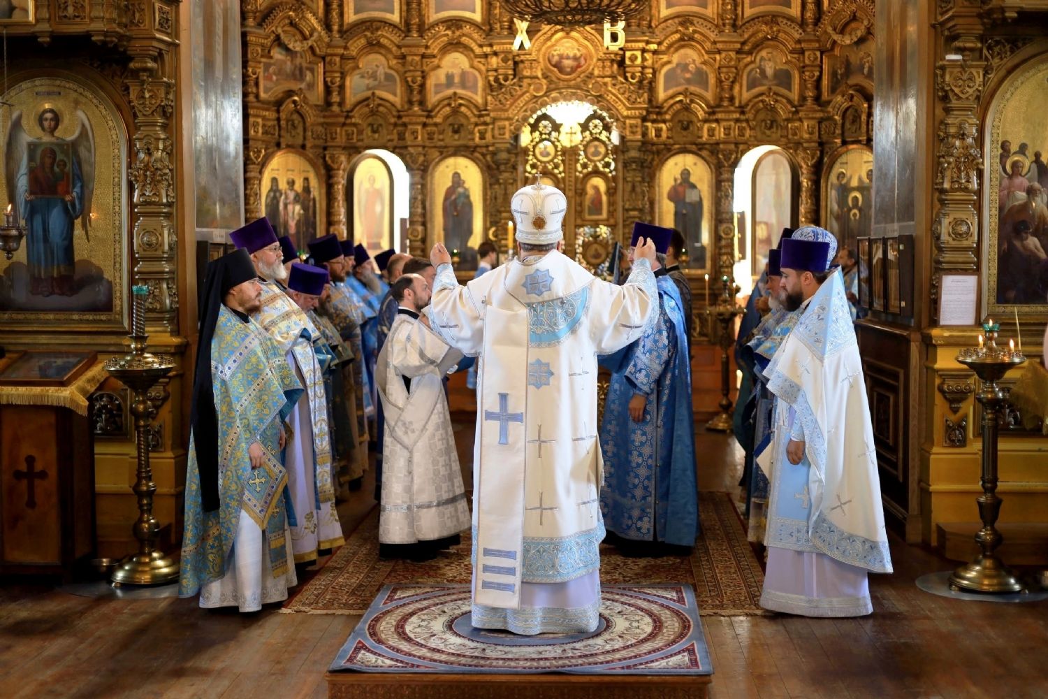 Торжественная Божественная литургия в Знаменском кафедральном соборе