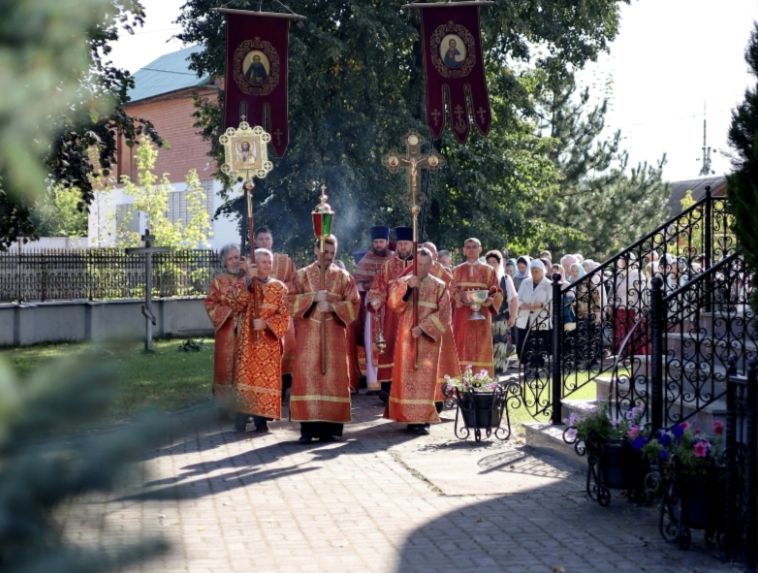 В Знаменском соборе состоялась Божественная литургия в день Усекновения главы Пророка, Предтечи и Крестителя Господня Иоанна